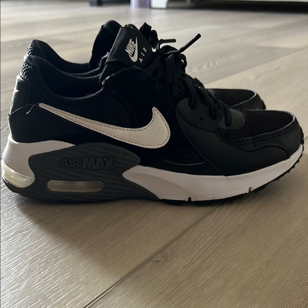 Nike Air Max Black and White, size 6